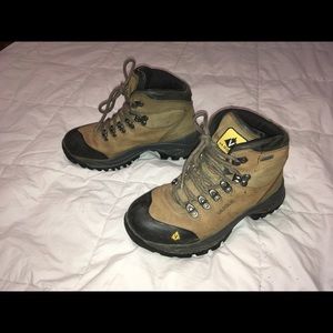 Vasque women’s hiking boots 7 wide